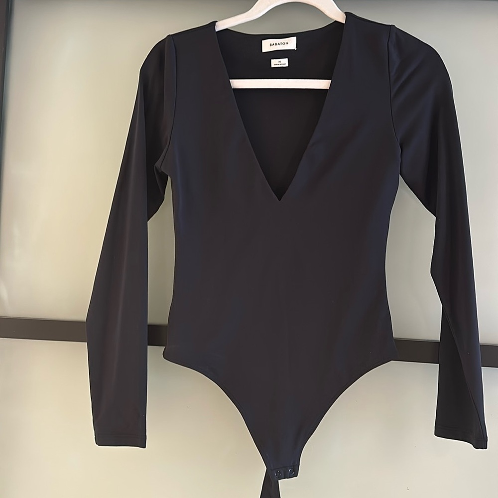 Aritzia Babaton plunging V bodysuit size M. Excellent Condition